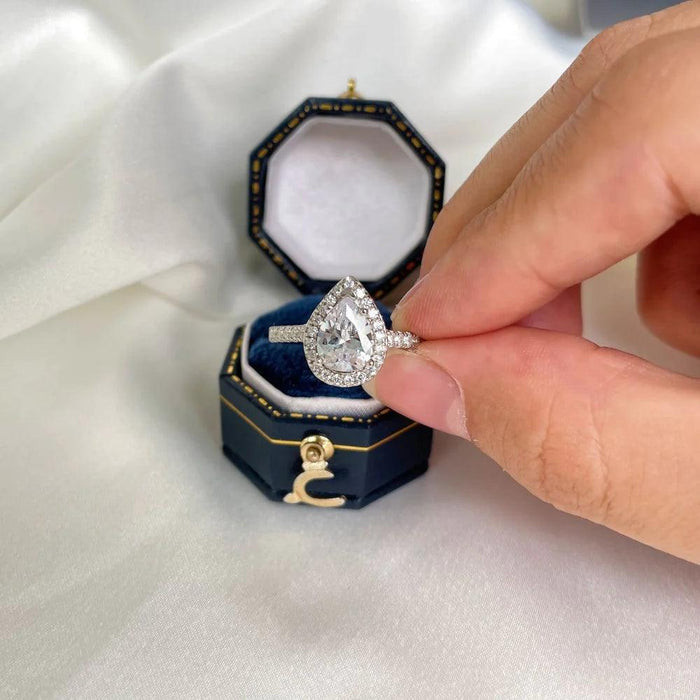 2.0 CT PEAR CUT RING - camillaboutiqueshop
