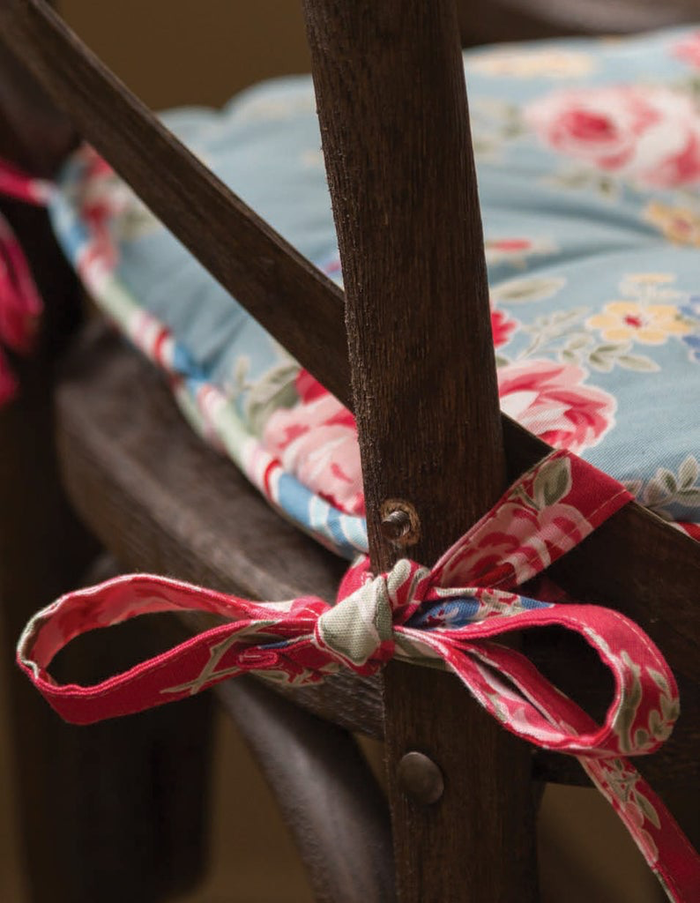 Crafty Little Things to Sew: 20 Clever Sewing Projects Using Scraps & Fat Quarters