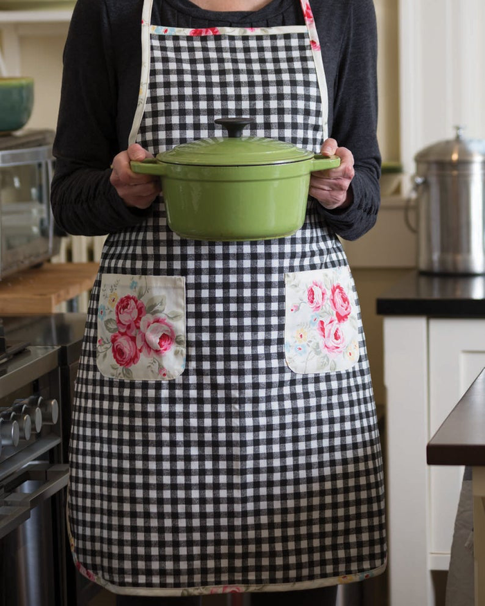 Crafty Little Things to Sew: 20 Clever Sewing Projects Using Scraps & Fat Quarters