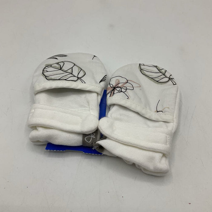 Goumi White Leaves Baby Mittens