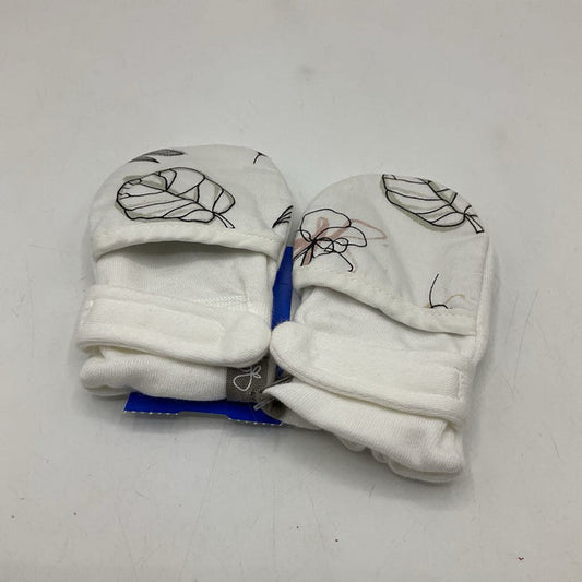 Goumi White Leaves Baby Mittens