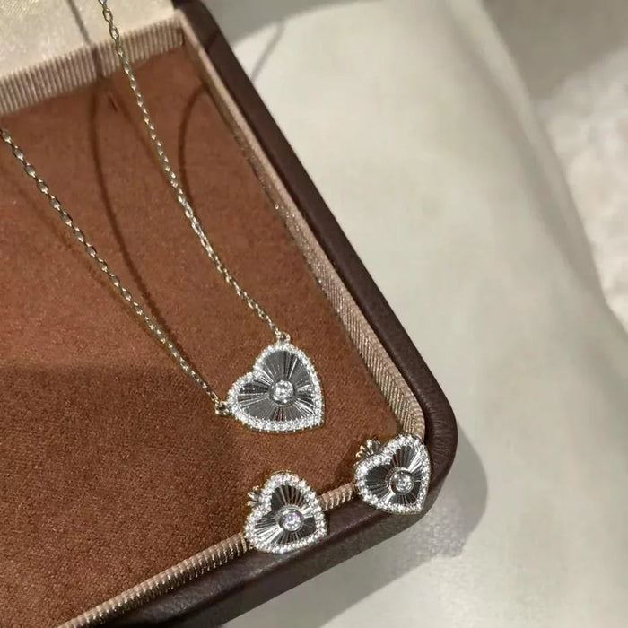 Perla Texture Heart Necklace - camillaboutiqueshop