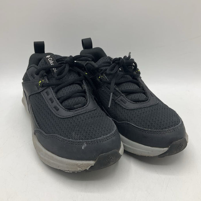 Size 1Y: Columbia Black Lace-Up Sneakers