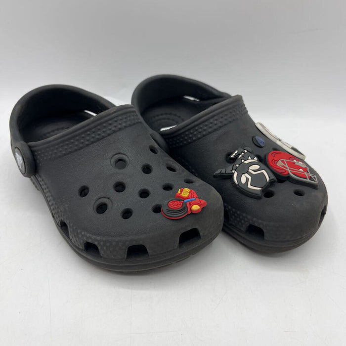 Size 7: Crocs Black Adjustable Strap Shoes