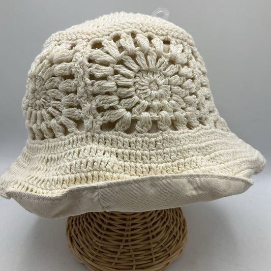 Size OS: Zara Creme Crochet Sun Hat