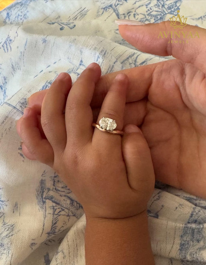 SOLITAIRE WAVE PINKY RING