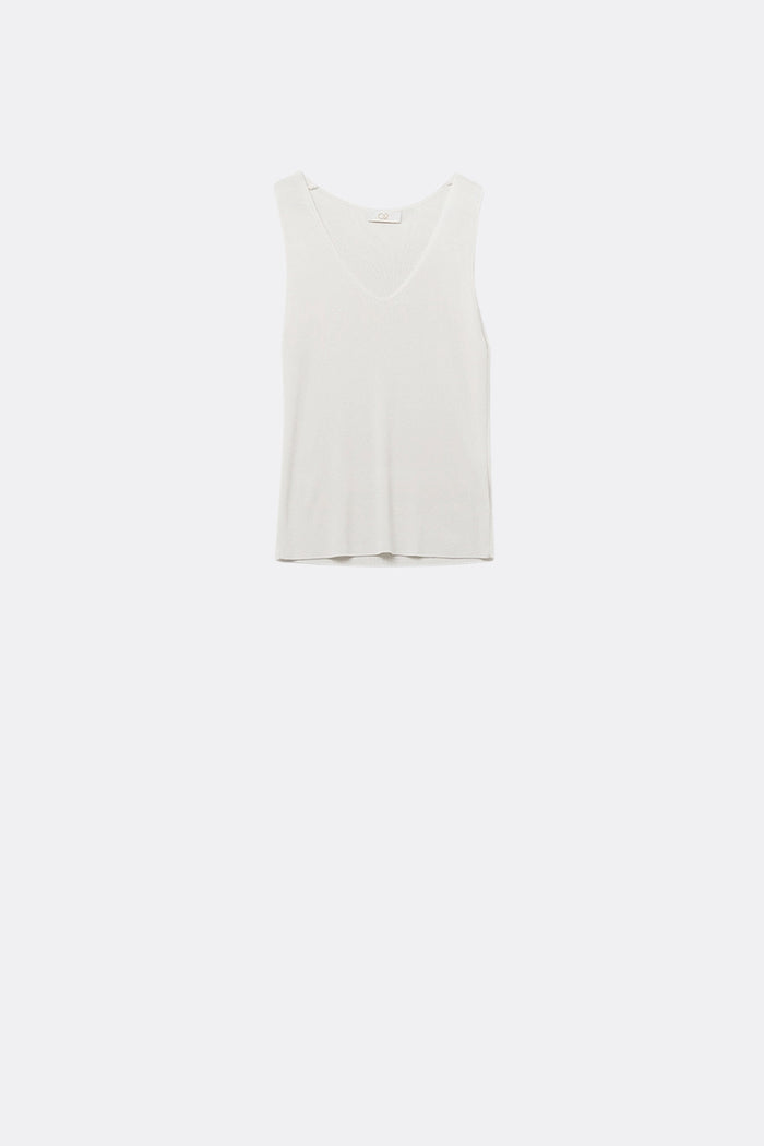 White sleeveless fine knitted top With V-Neck